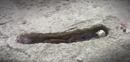Vista de uno de  los enterramiento de la Maqbara (necrópolis islámica) hallada durante unas obras en Tauste (Zaragoza)