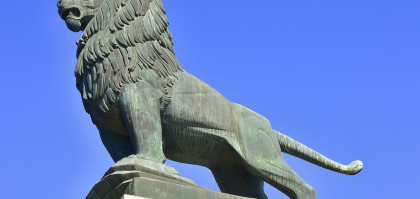 León del Puente de Piedra de Zaragoza